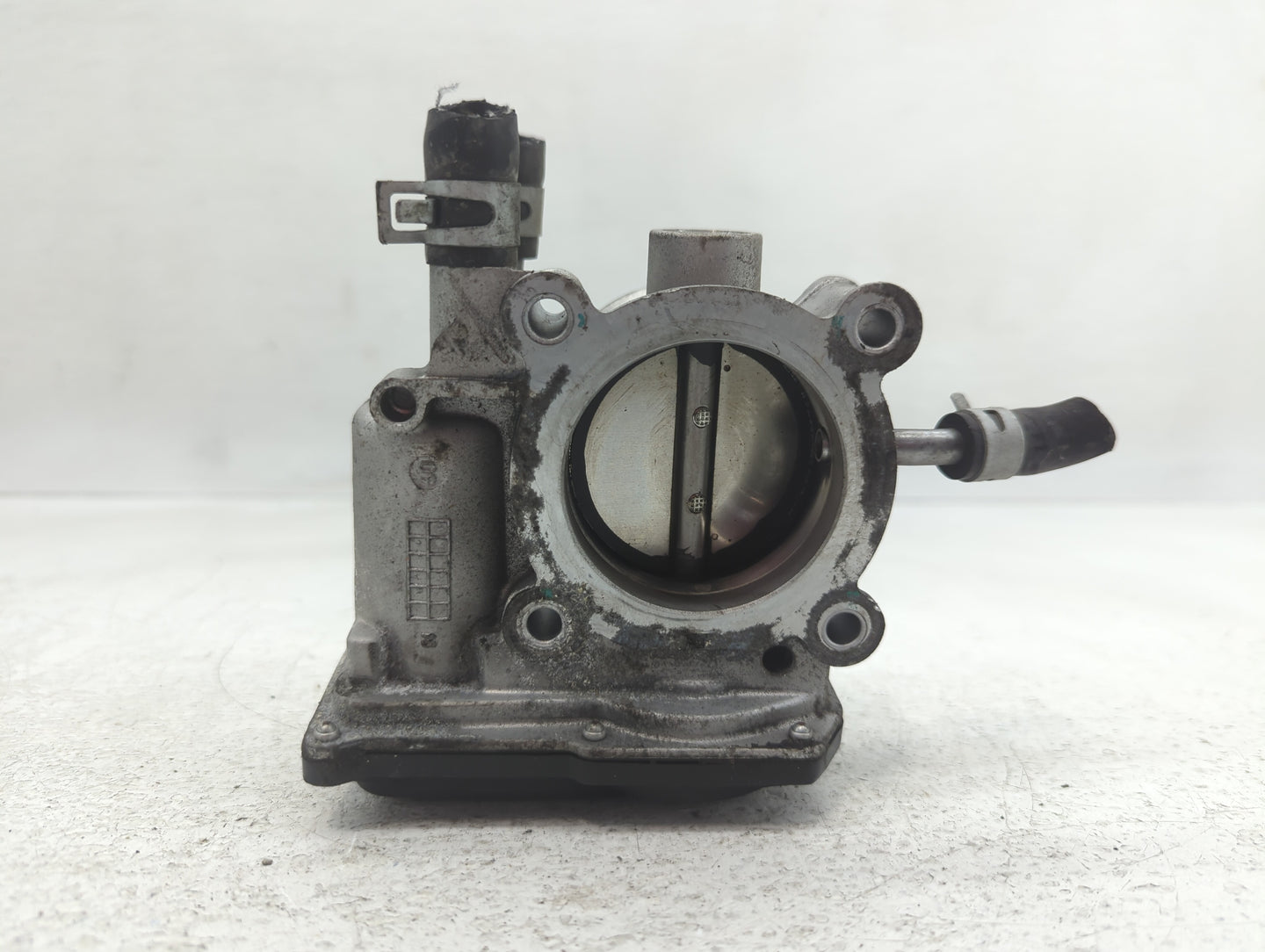 2012-2019 Kia Soul Throttle Body P/N:35100-2B300 Fits Fits 2012 2013 2014 2015 2016 2017 2018 2019 OEM Used Auto Parts - Oem