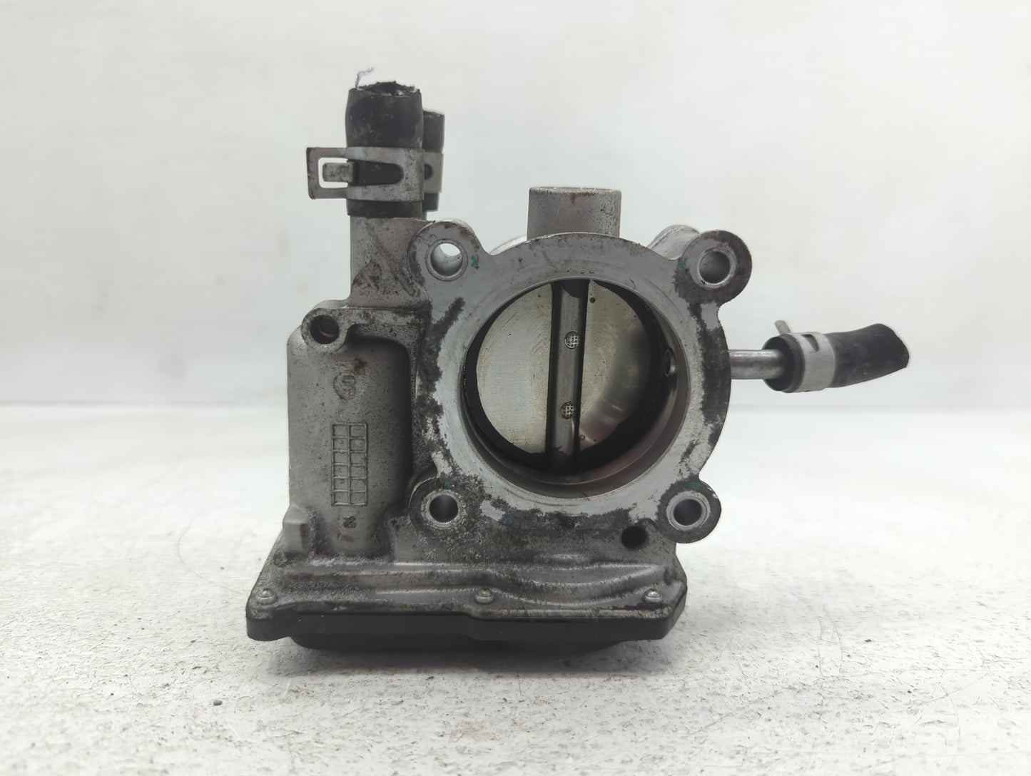2012-2019 Kia Soul Throttle Body P/N:35100-2B300 Fits Fits 2012 2013 2014 2015 2016 2017 2018 2019 OEM Used Auto Parts - Oem