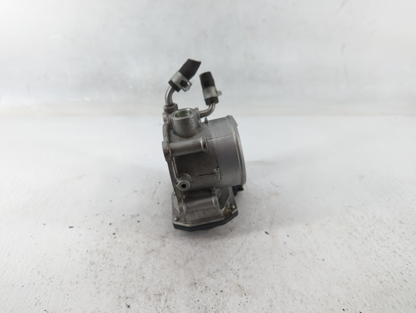 2014-2019 Kia Soul Throttle Body P/N:35100-2E000 Fits Fits 2011 2012 2013 2014 2015 2016 2017 2018 2019 2020 2021 OEM Used A