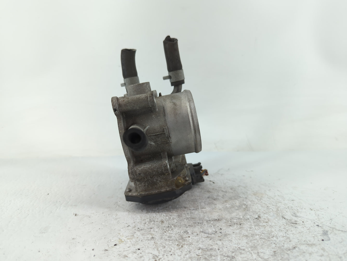 2012-2019 Kia Soul Throttle Body P/N:5304 11B24 35100-2B300 Fits Fits 2012 2013 2014 2015 2016 2017 2018 2019 OEM Used Auto 