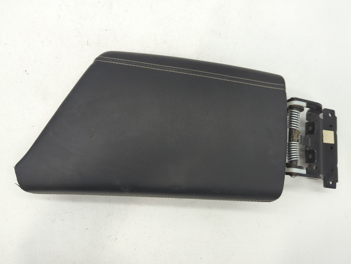 2014-2019 Kia Soul Center Console Armrest Cover Lid - Oemusedautoparts1.com