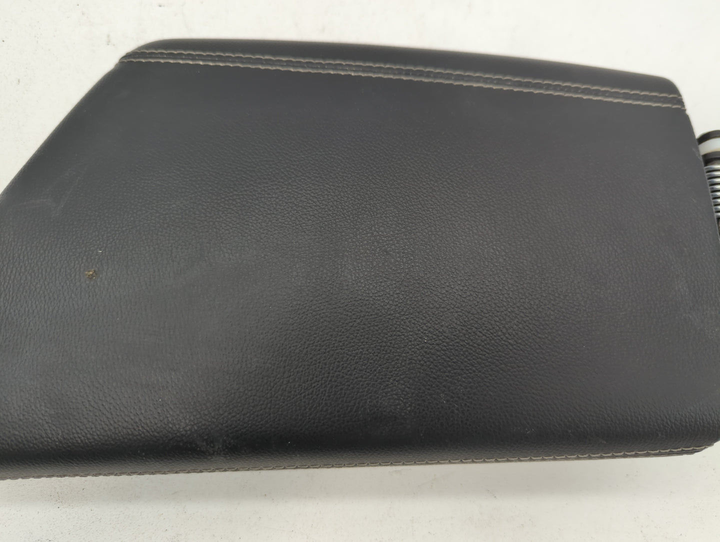 2014-2019 Kia Soul Center Console Armrest Cover Lid - Oemusedautoparts1.com