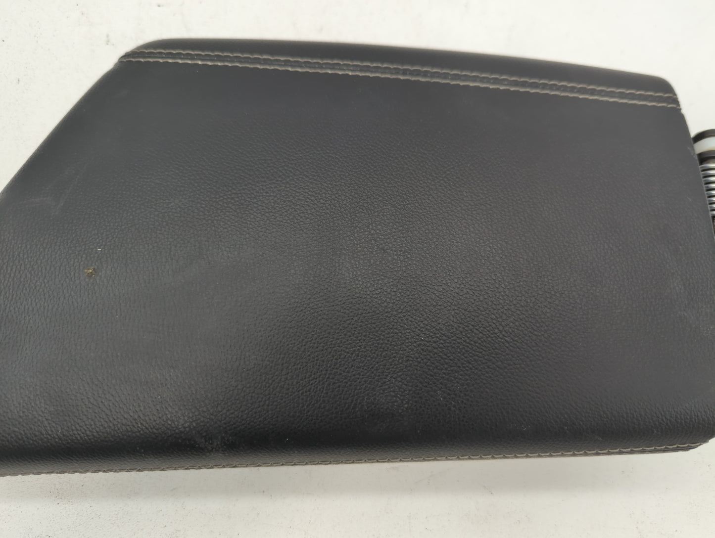 2014-2019 Kia Soul Center Console Armrest Cover Lid - Oemusedautoparts1.com