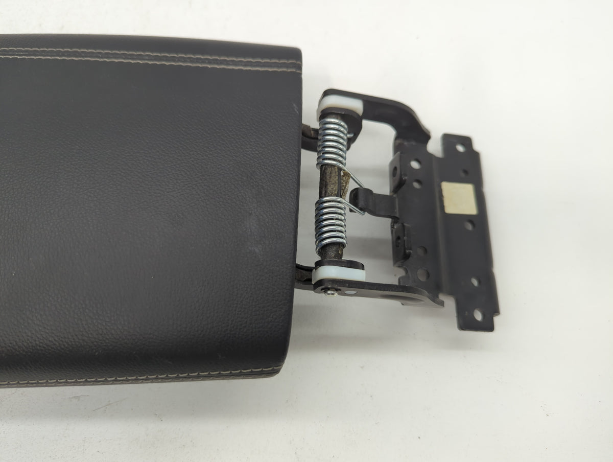 2014-2019 Kia Soul Center Console Armrest Cover Lid 662418 - Oemusedautoparts1.com