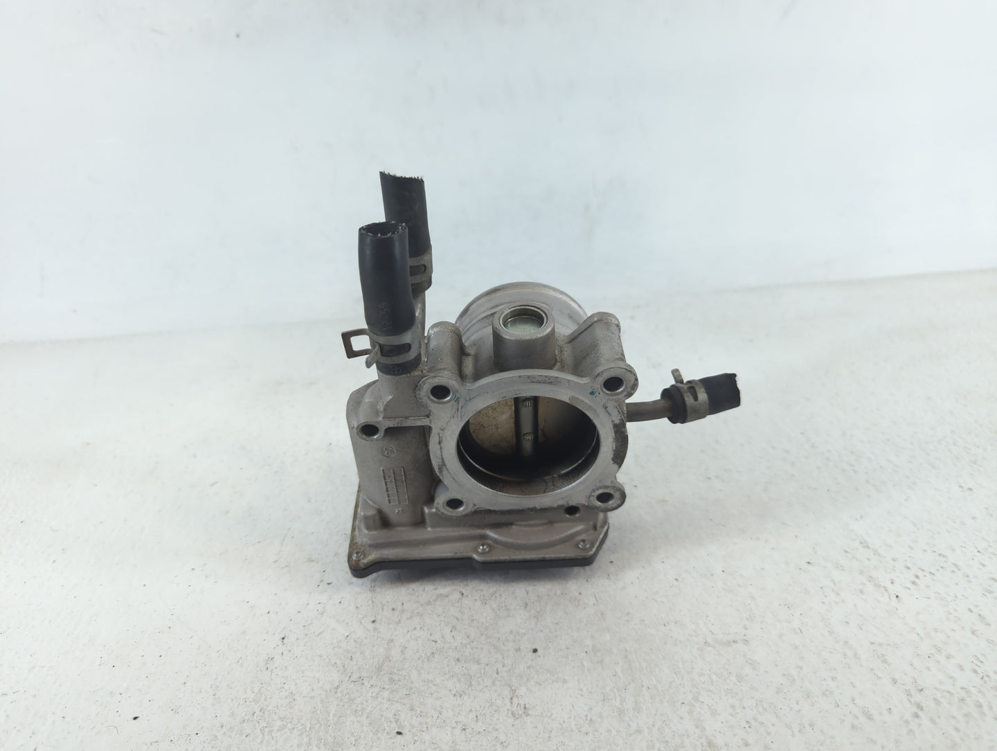 2012-2019 Kia Soul Throttle Body P/N:35100-20300 Fits Fits 2012 2013 2014 2015 2016 2017 2018 2019 OEM Used Auto Parts - Oem