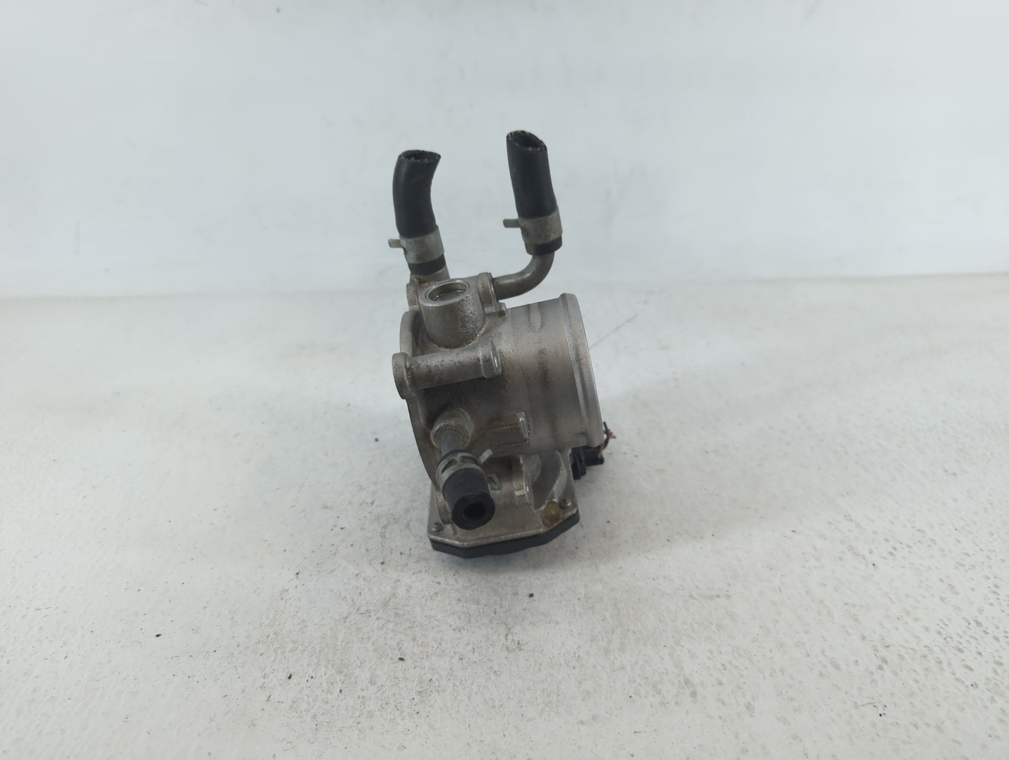 2012-2019 Kia Soul Throttle Body P/N:35100-20300 Fits Fits 2012 2013 2014 2015 2016 2017 2018 2019 OEM Used Auto Parts - Oem