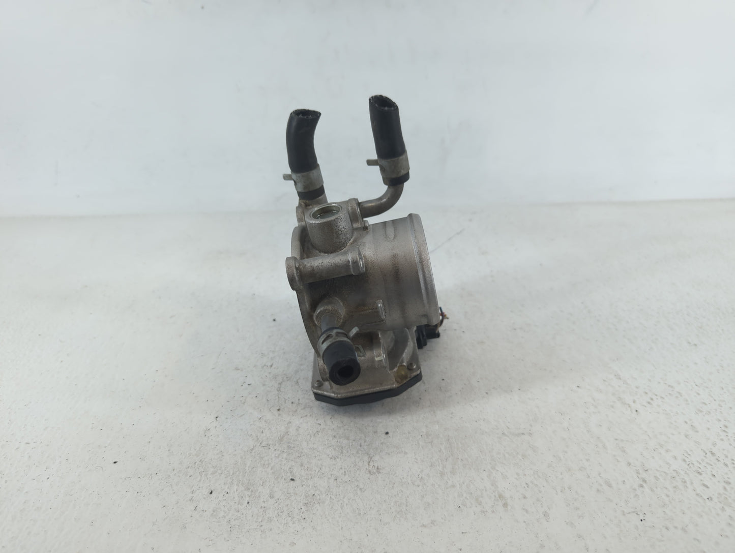 2012-2019 Kia Soul Throttle Body P/N:35100-20300 Fits Fits 2012 2013 2014 2015 2016 2017 2018 2019 OEM Used Auto Parts - Oem