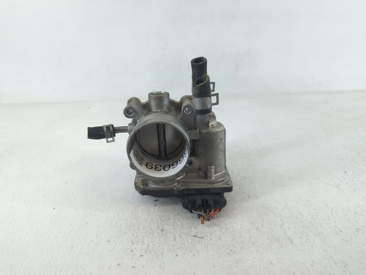 2012-2019 Kia Soul Throttle Body P/N:35100-2B300 Fits Fits 2012 2013 2014 2015 2016 2017 2018 2019 OEM Used Auto Parts - Oem