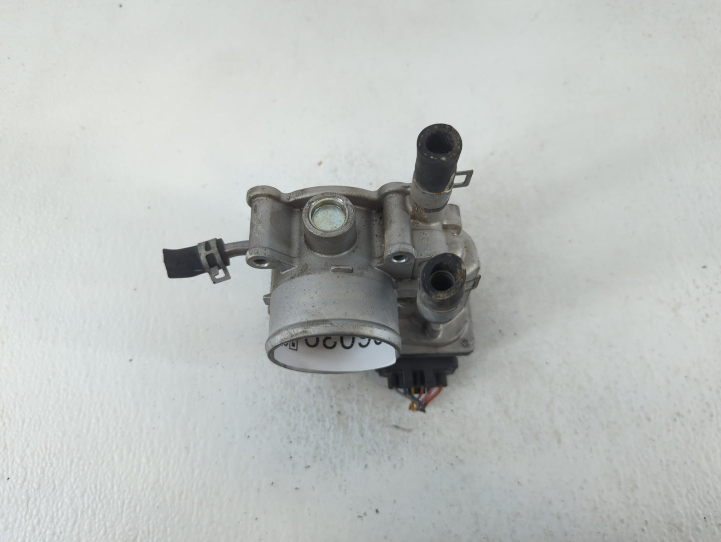 2012-2019 Kia Soul Throttle Body P/N:35100-2B300 Fits Fits 2012 2013 2014 2015 2016 2017 2018 2019 OEM Used Auto Parts - Oem