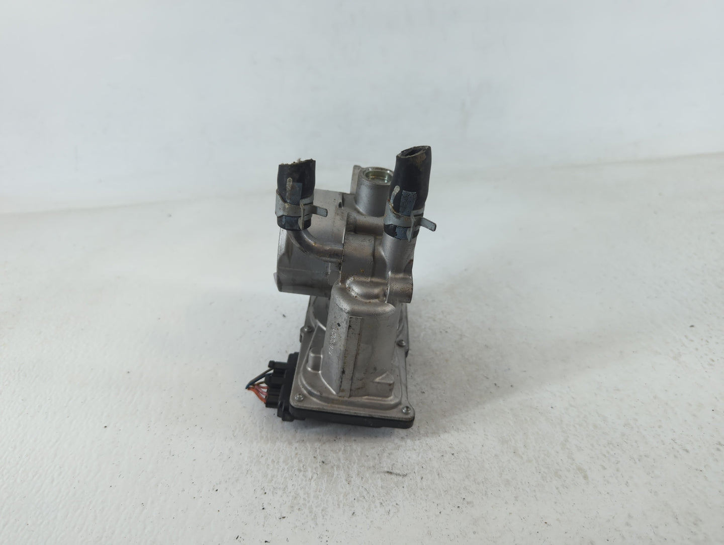 2012-2019 Kia Soul Throttle Body P/N:35100-2B300 Fits Fits 2012 2013 2014 2015 2016 2017 2018 2019 OEM Used Auto Parts - Oem