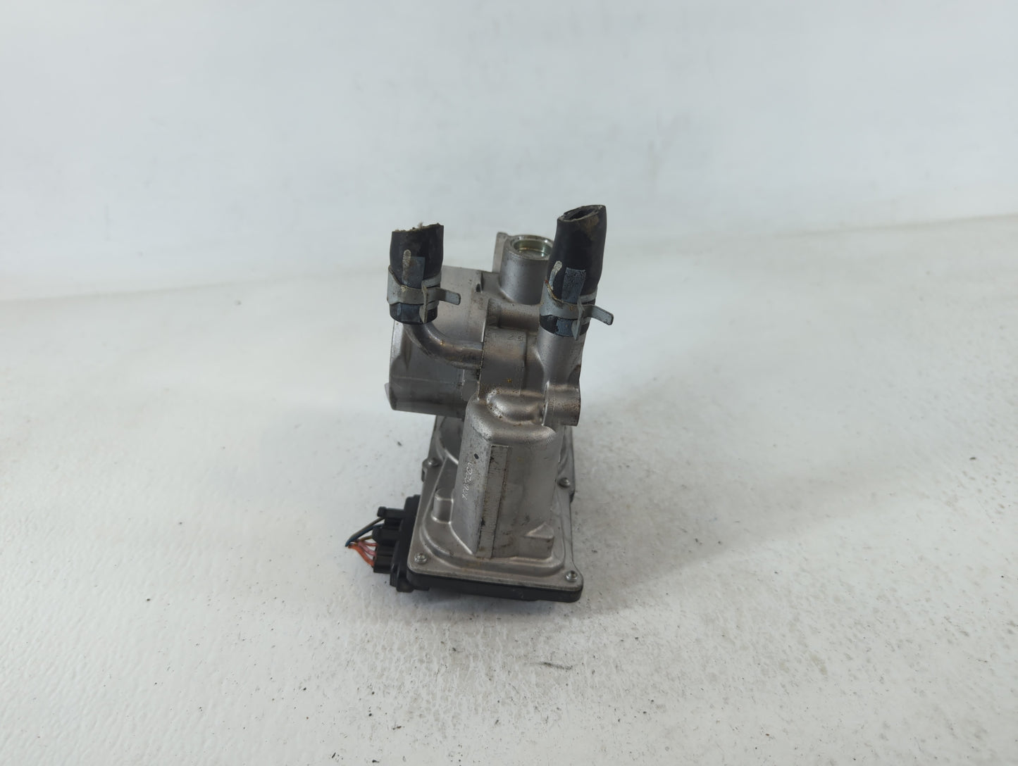 2012-2019 Kia Soul Throttle Body P/N:35100-2B300 Fits Fits 2012 2013 2014 2015 2016 2017 2018 2019 OEM Used Auto Parts - Oem