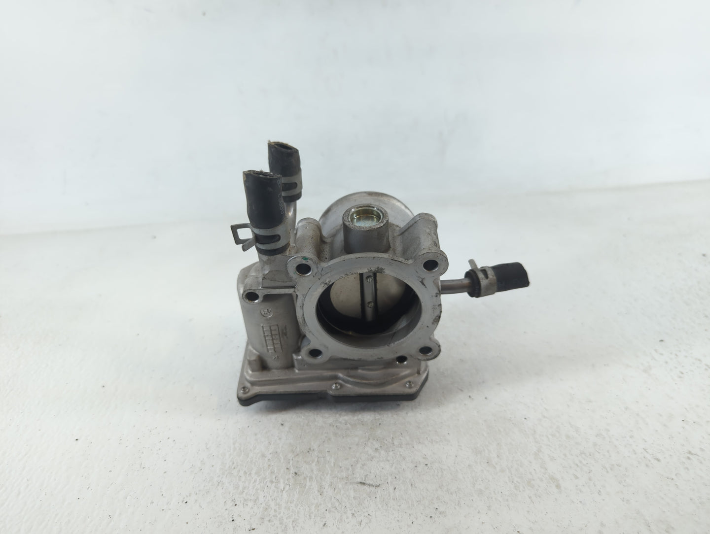 2012-2019 Kia Soul Throttle Body P/N:35100-2B300 Fits Fits 2012 2013 2014 2015 2016 2017 2018 2019 OEM Used Auto Parts - Oem