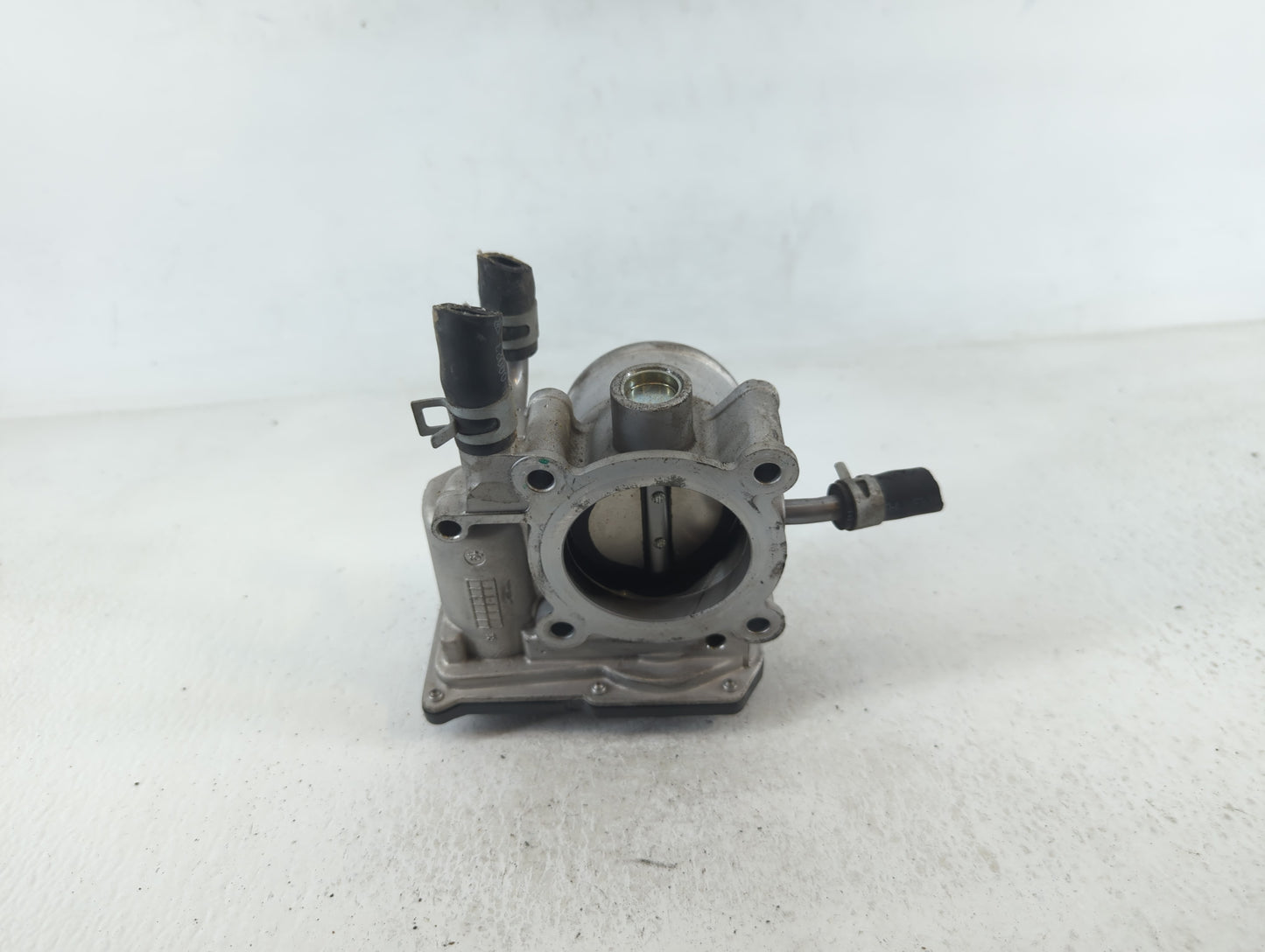 2012-2019 Kia Soul Throttle Body P/N:35100-2B300 Fits Fits 2012 2013 2014 2015 2016 2017 2018 2019 OEM Used Auto Parts - Oem