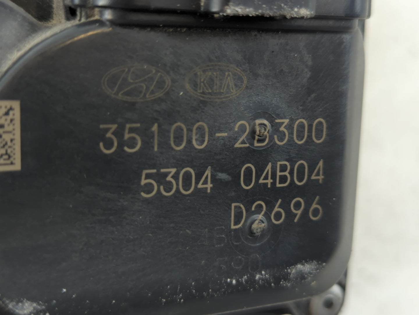 2012-2019 Kia Soul Throttle Body P/N:35100-2B300 Fits Fits 2012 2013 2014 2015 2016 2017 2018 2019 OEM Used Auto Parts - Oem