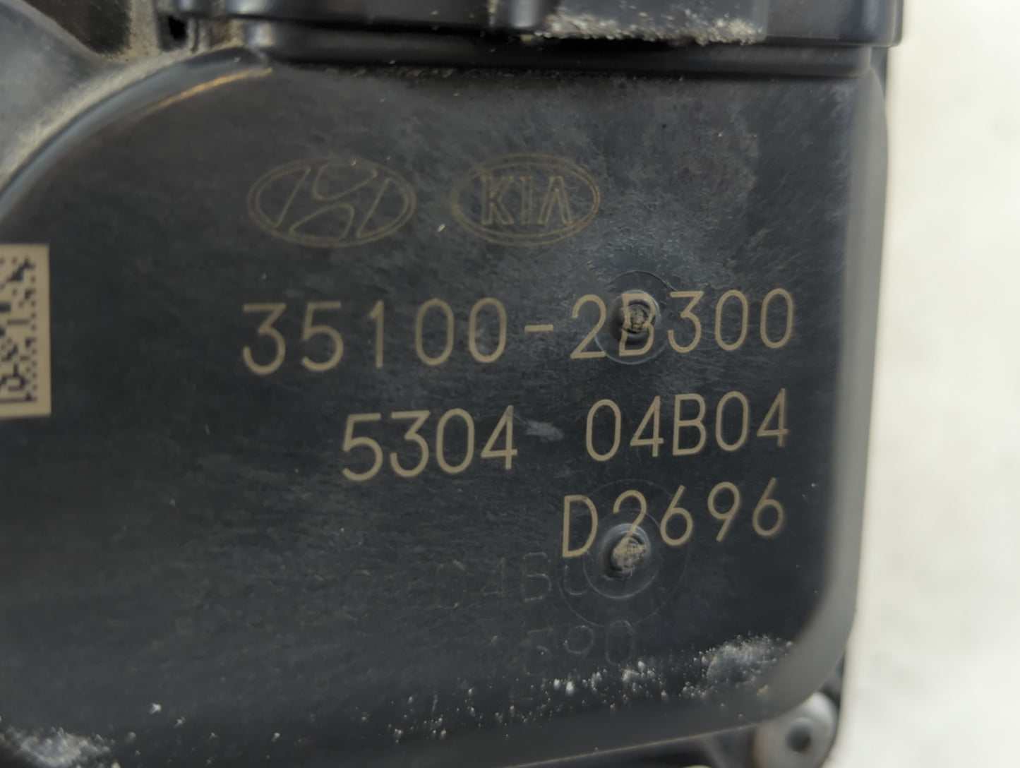 2012-2019 Kia Soul Throttle Body P/N:35100-2B300 Fits Fits 2012 2013 2014 2015 2016 2017 2018 2019 OEM Used Auto Parts - Oem