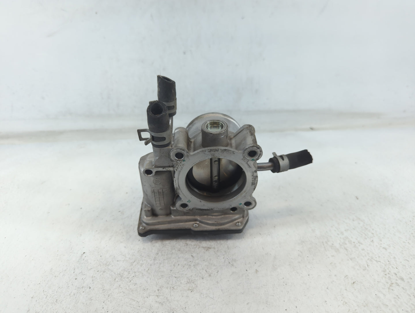 2012-2019 Kia Soul Throttle Body P/N:35100-2B300 Fits Fits 2012 2013 2014 2015 2016 2017 2018 2019 OEM Used Auto Parts - Oem