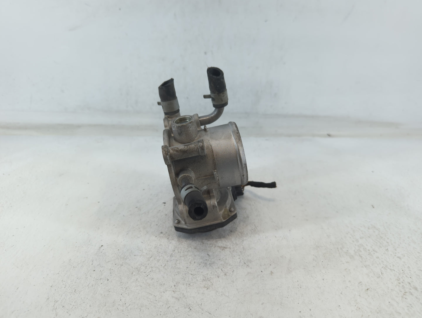 2012-2019 Kia Soul Throttle Body P/N:35100-2B300 Fits Fits 2012 2013 2014 2015 2016 2017 2018 2019 OEM Used Auto Parts - Oem