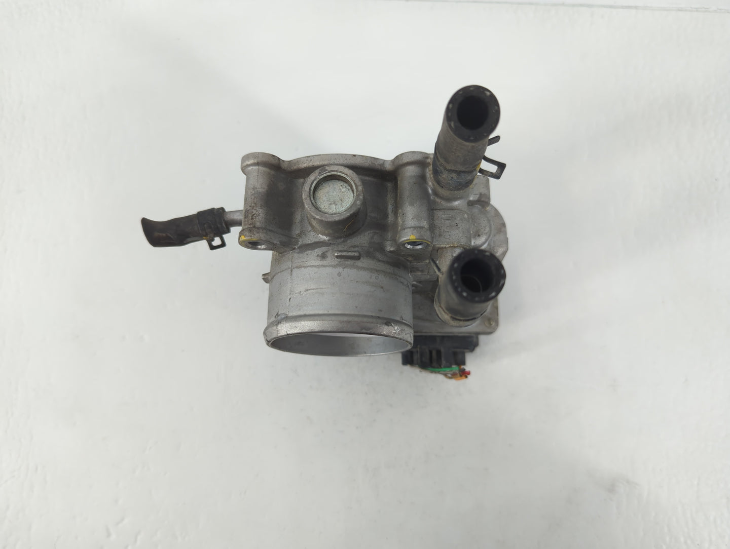 2012-2019 Kia Soul Throttle Body P/N:35100-2B300 Fits Fits 2012 2013 2014 2015 2016 2017 2018 2019 OEM Used Auto Parts - Oem