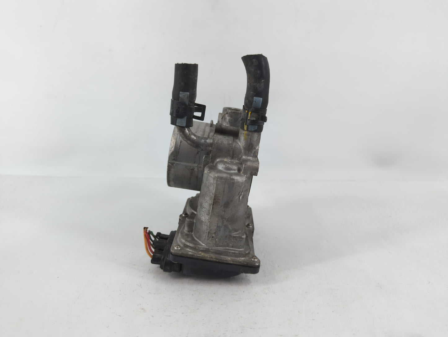 2012-2019 Kia Soul Throttle Body P/N:35100-2B300 Fits Fits 2012 2013 2014 2015 2016 2017 2018 2019 OEM Used Auto Parts - Oem