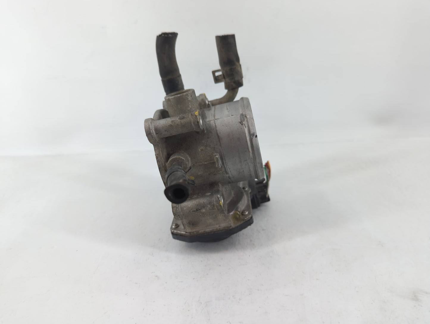 2012-2019 Kia Soul Throttle Body P/N:35100-2B300 Fits Fits 2012 2013 2014 2015 2016 2017 2018 2019 OEM Used Auto Parts - Oem