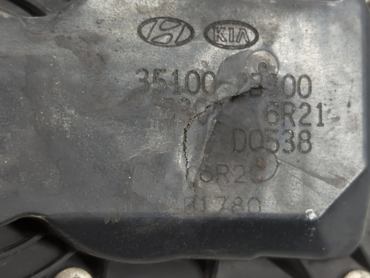 2012-2019 Kia Soul Throttle Body P/N:35100-2B300 Fits Fits 2012 2013 2014 2015 2016 2017 2018 2019 OEM Used Auto Parts - Oem