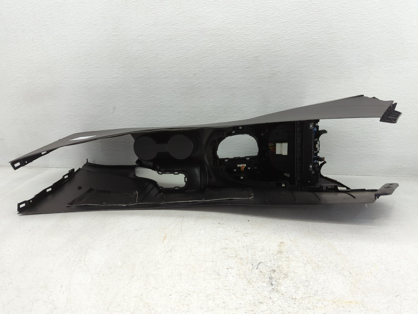 2019 Kia Soul Center Floor Console P/N:180920-501 Fits OEM Used Auto Parts - Oemusedautoparts1.com