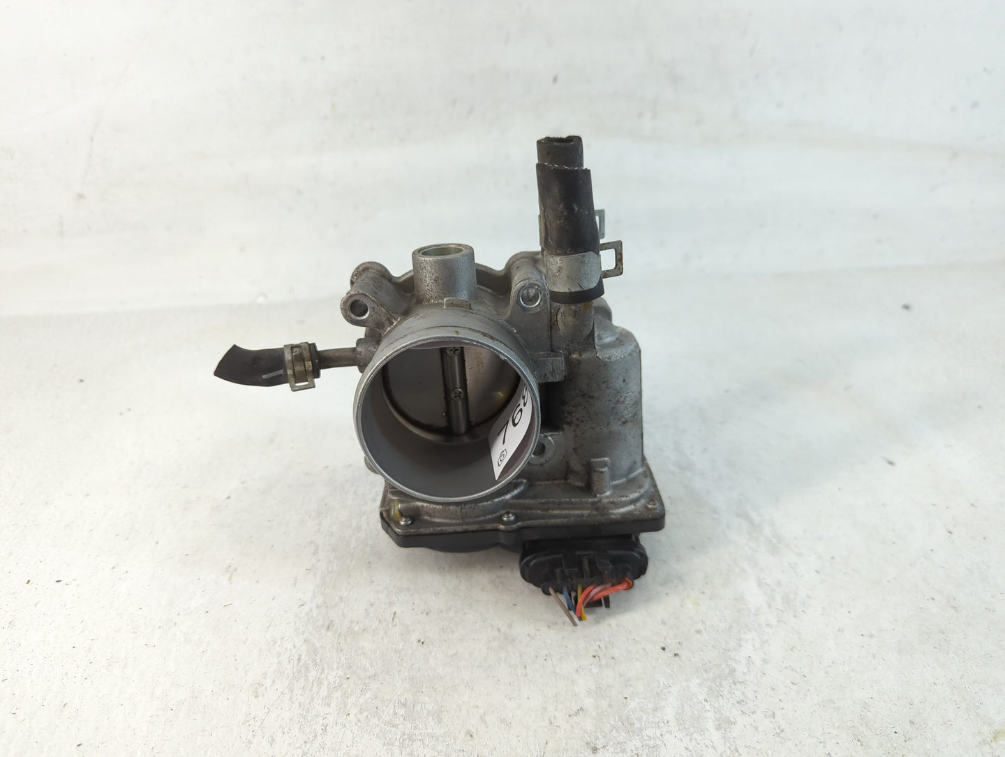 2012-2019 Kia Soul Throttle Body P/N:35100-2B300 Fits Fits 2012 2013 2014 2015 2016 2017 2018 2019 OEM Used Auto Parts - Oem