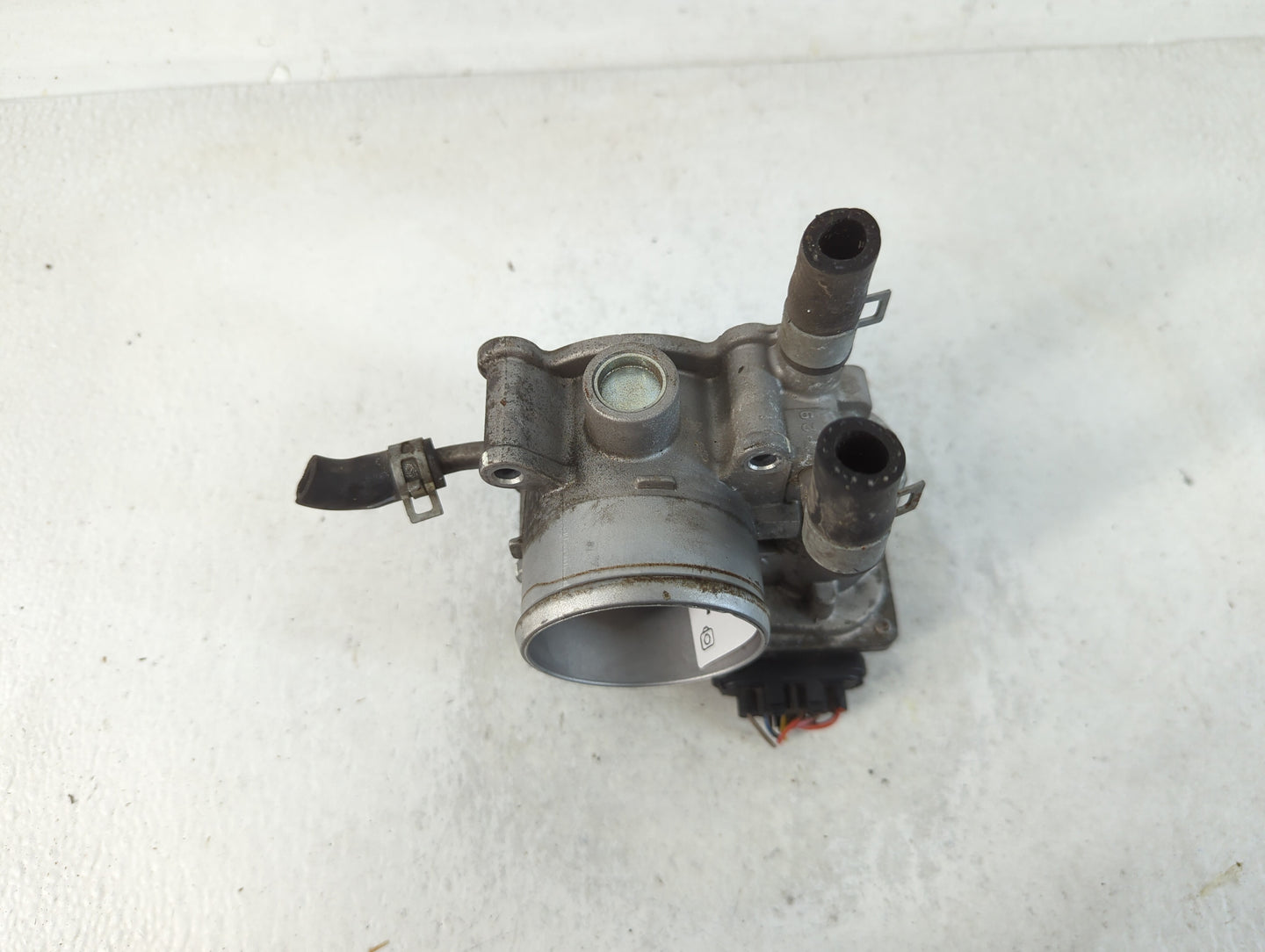 2012-2019 Kia Soul Throttle Body P/N:35100-2B300 Fits Fits 2012 2013 2014 2015 2016 2017 2018 2019 OEM Used Auto Parts - Oem