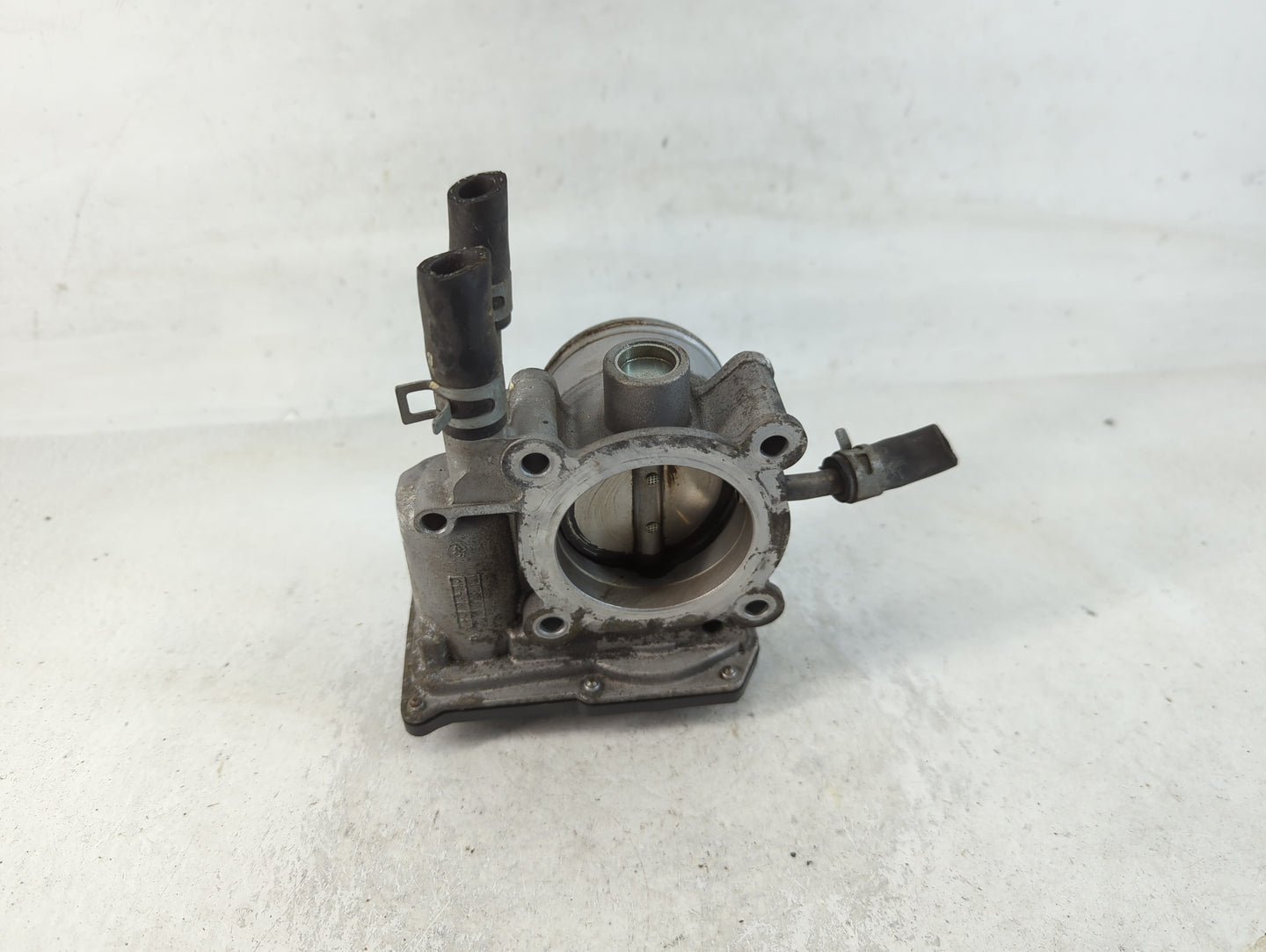 2012-2019 Kia Soul Throttle Body P/N:35100-2B300 Fits Fits 2012 2013 2014 2015 2016 2017 2018 2019 OEM Used Auto Parts - Oem