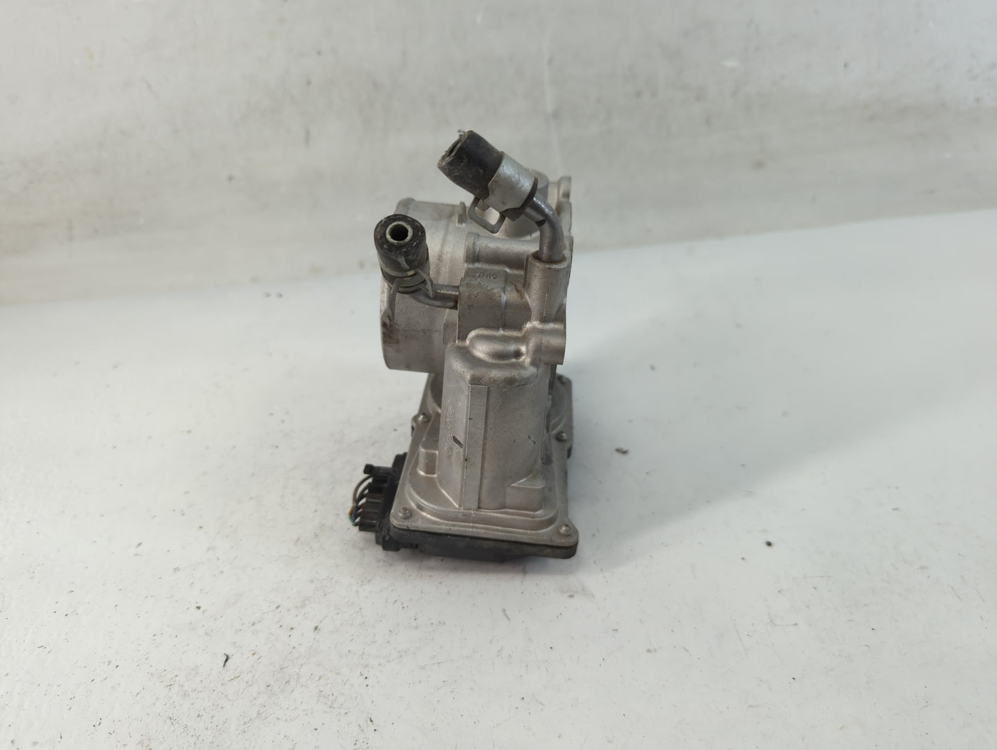 2014-2019 Kia Soul Throttle Body P/N:35100-2E000 Fits Fits 2011 2012 2013 2014 2015 2016 2017 2018 2019 2020 2021 OEM Used A