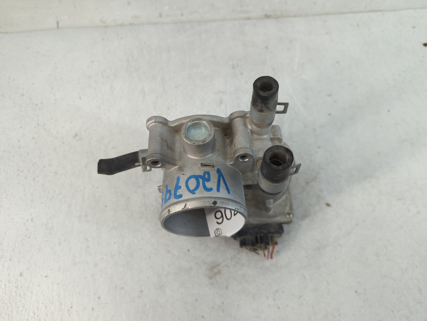 2012-2019 Kia Soul Throttle Body P/N:35100-2B300 Fits Fits 2012 2013 2014 2015 2016 2017 2018 2019 OEM Used Auto Parts - Oem