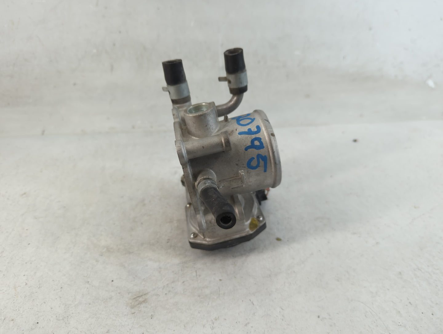 2012-2019 Kia Soul Throttle Body P/N:35100-2B300 Fits Fits 2012 2013 2014 2015 2016 2017 2018 2019 OEM Used Auto Parts - Oem