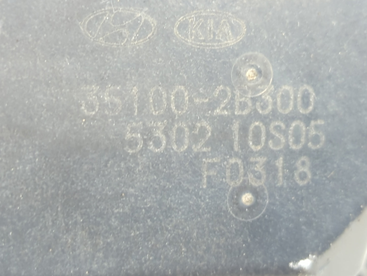 2012-2019 Kia Soul Throttle Body P/N:35100-2B300 Fits Fits 2012 2013 2014 2015 2016 2017 2018 2019 OEM Used Auto Parts - Oem