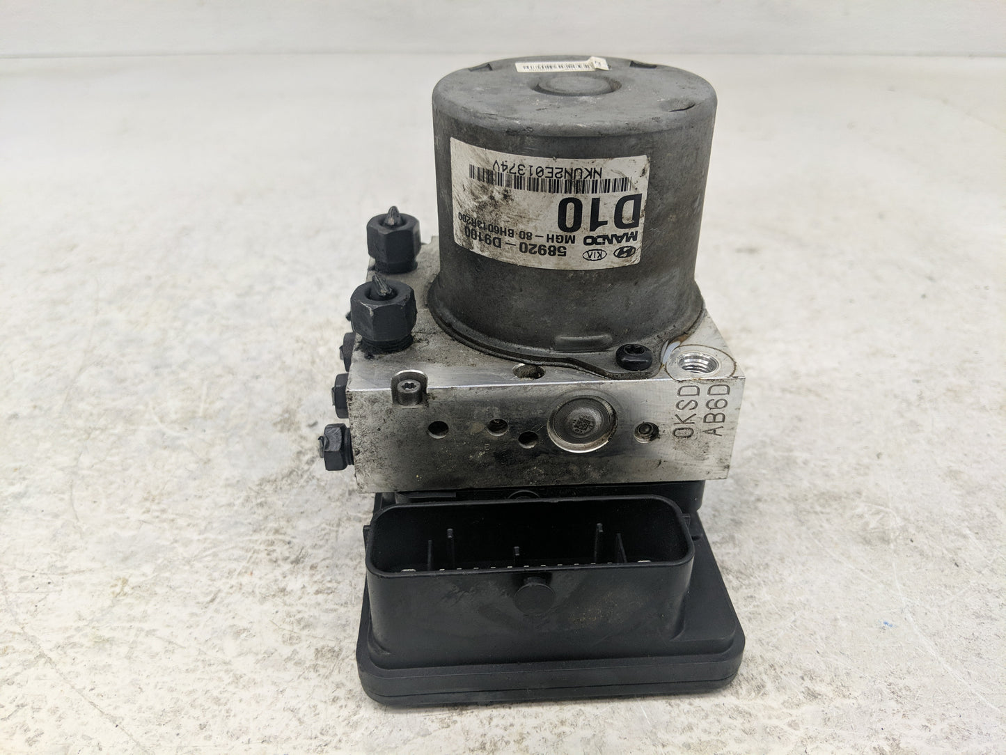 2017-2019 Kia Sportage ABS Pump Control Module Replacement P/N:BE6003R200 Fits Fits 2017 2018 2019 OEM Used Auto Parts - Oem