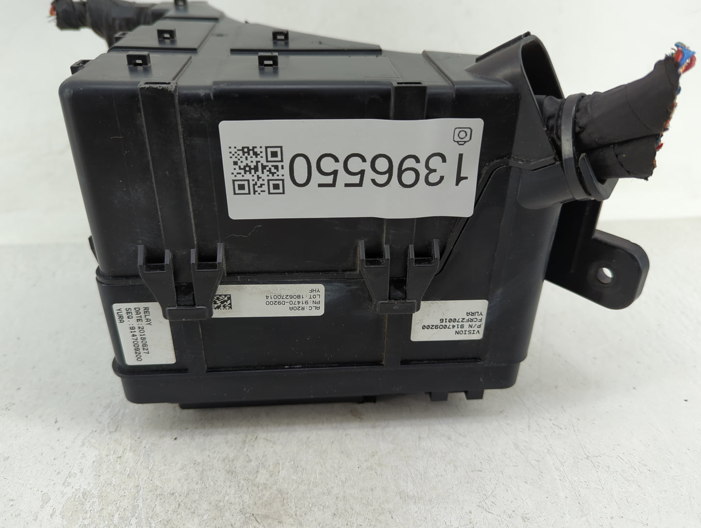 2017-2019 Kia Sportage Fusebox Fuse Box Panel Relay Module P/N:91941-D3022 Fits Fits 2017 2018 2019 OEM Used Auto Parts - Oe