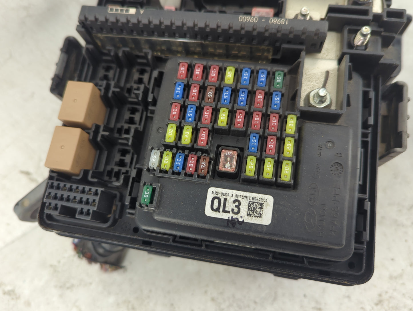 2017-2019 Kia Sportage Fusebox Fuse Box Panel Relay Module P/N:91950-D9800 91950-D9BC0, R617537B Fits Fits 2017 2018 2019 OE