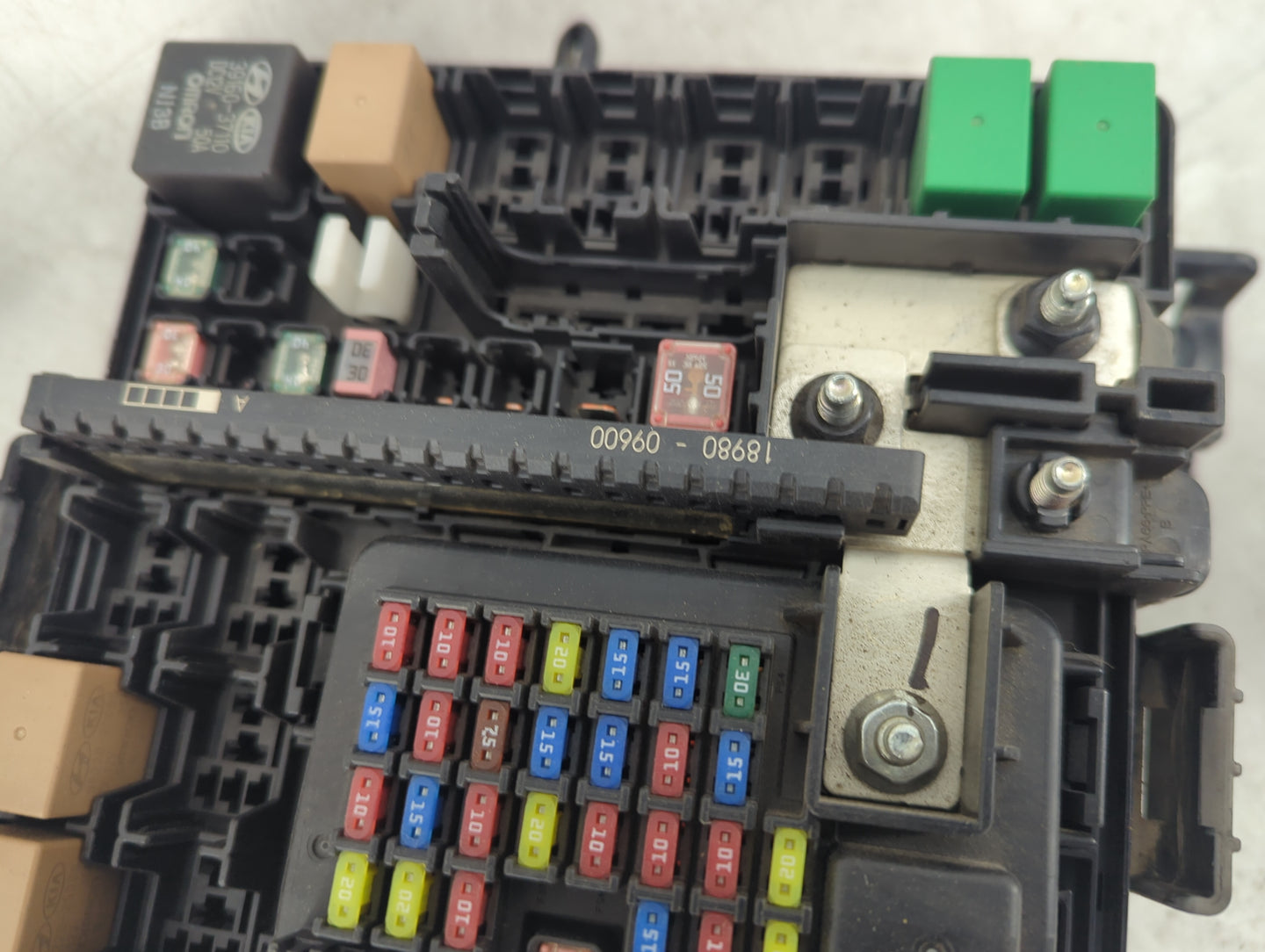 2017-2019 Kia Sportage Fusebox Fuse Box Panel Relay Module P/N:91950-D9800 91950-D9BC0, R617537B Fits Fits 2017 2018 2019 OE