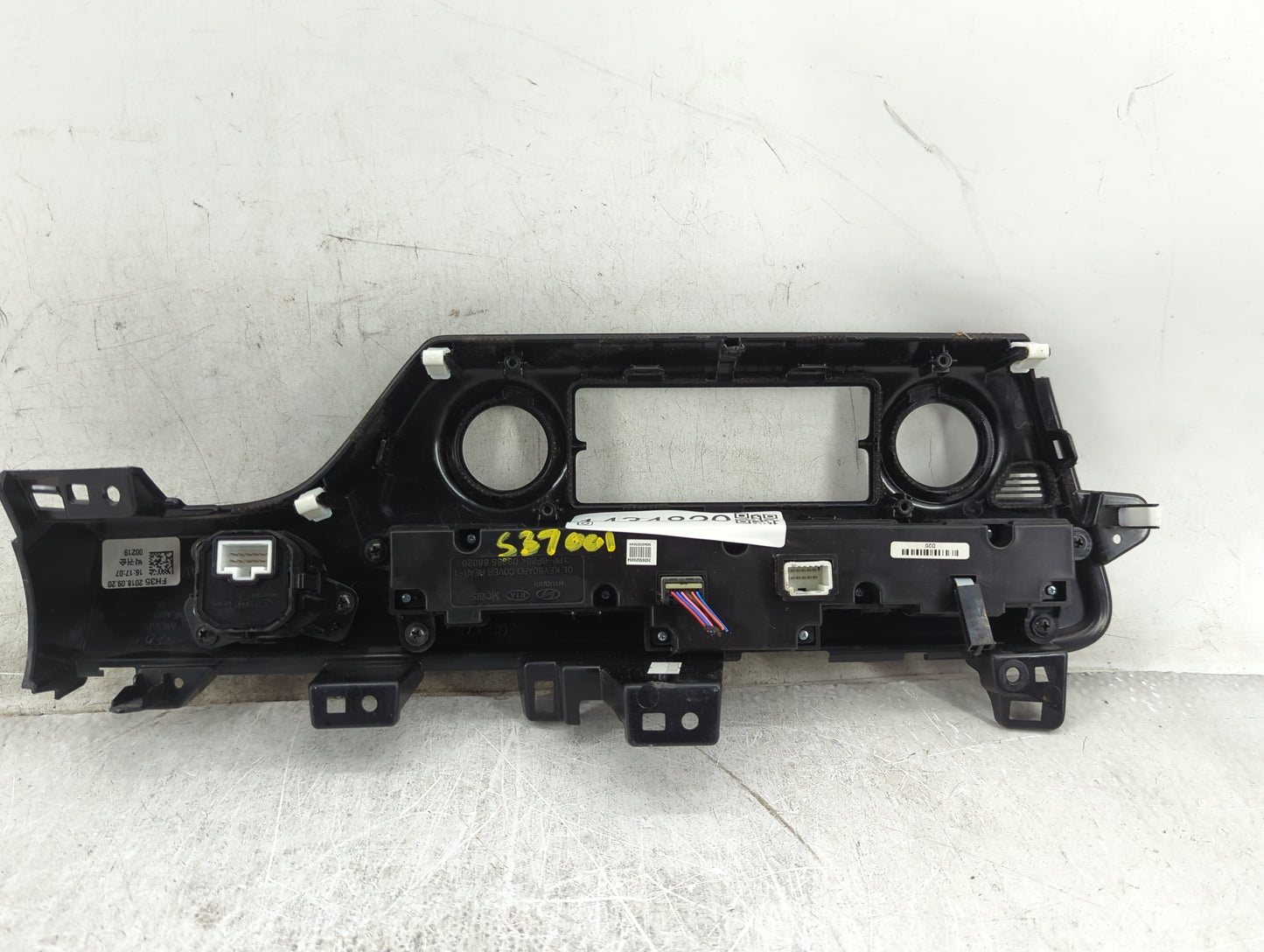2017-2019 Kia Sportage Radio Control Panel Black - Oemusedautoparts1.com