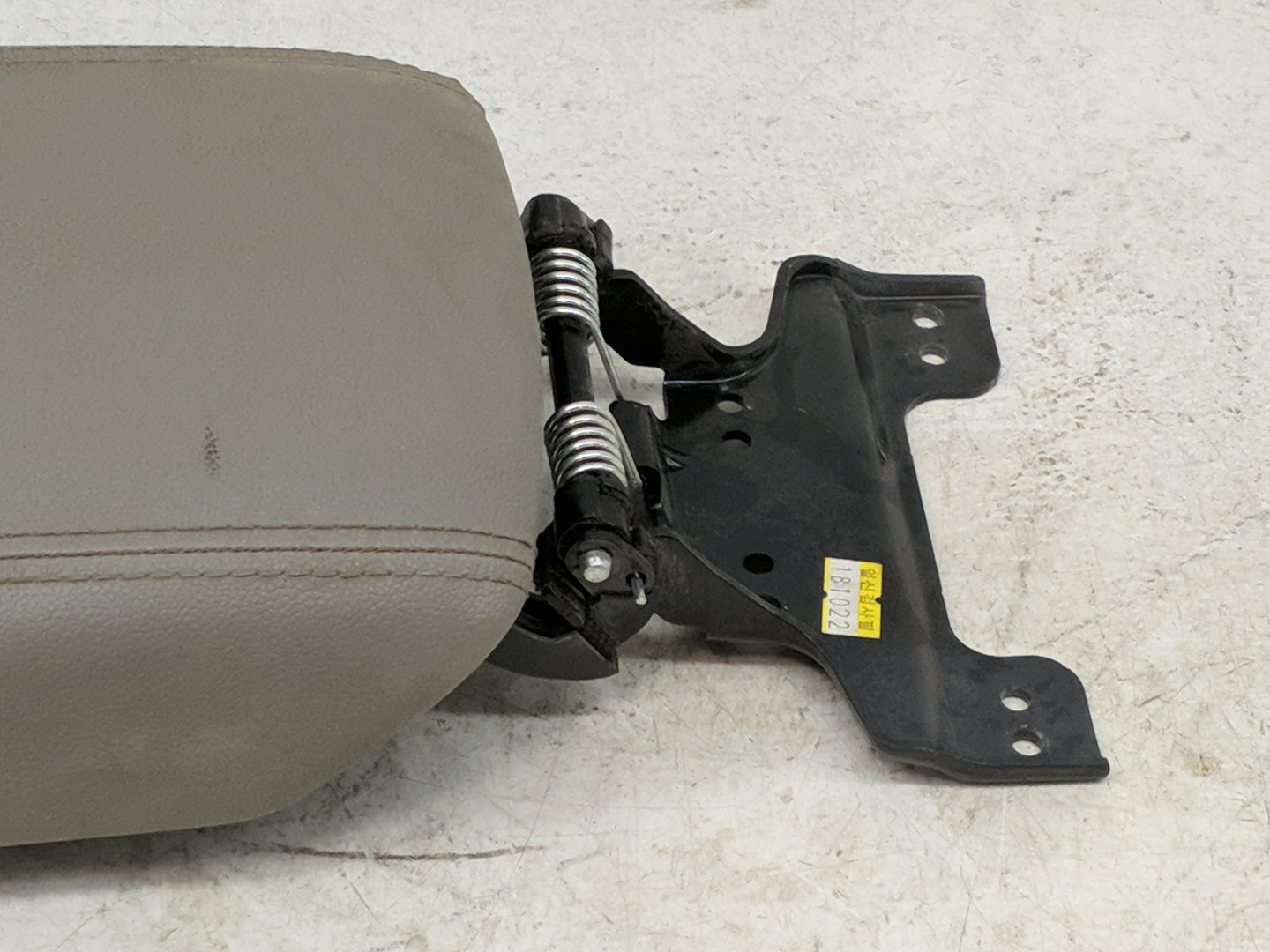 2019 Kia Sportage Center Console Armrest Cover Lid Fits OEM Used Auto Parts - Oemusedautoparts1.com