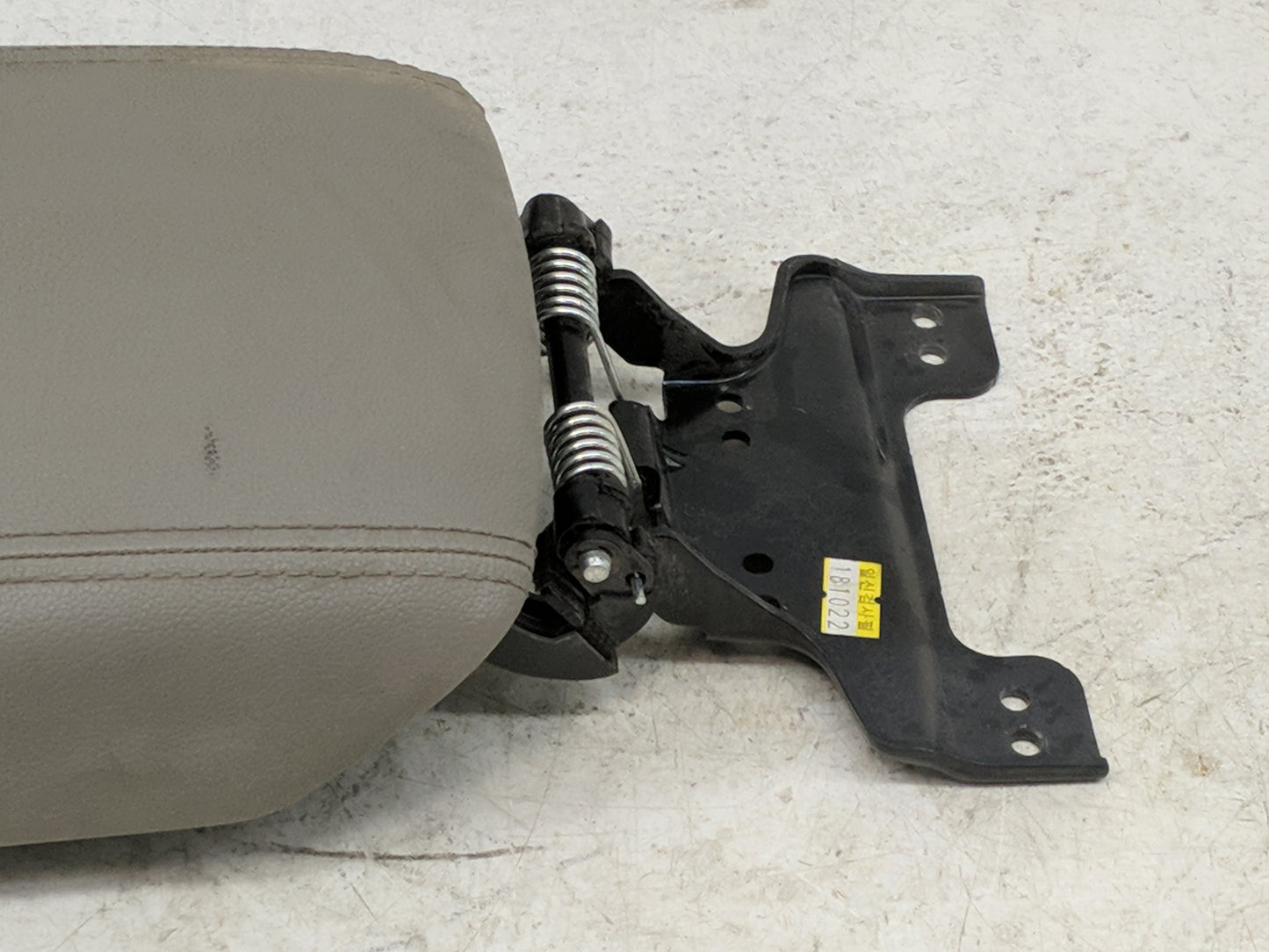 2019 Kia Sportage Center Console Armrest Cover Lid Fits OEM Used Auto Parts - Oemusedautoparts1.com