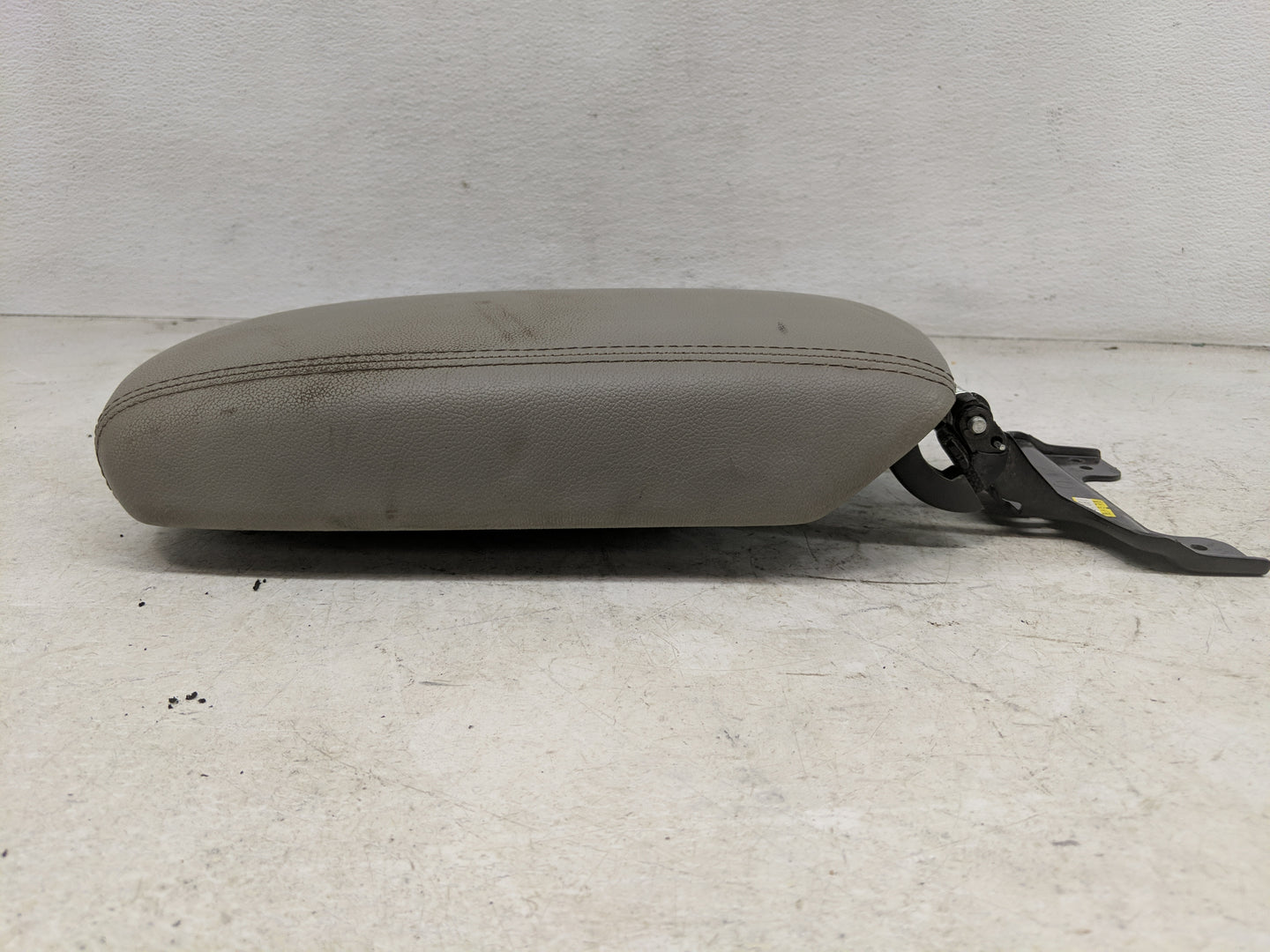 2019 Kia Sportage Center Console Armrest Cover Lid Fits OEM Used Auto Parts - Oemusedautoparts1.com