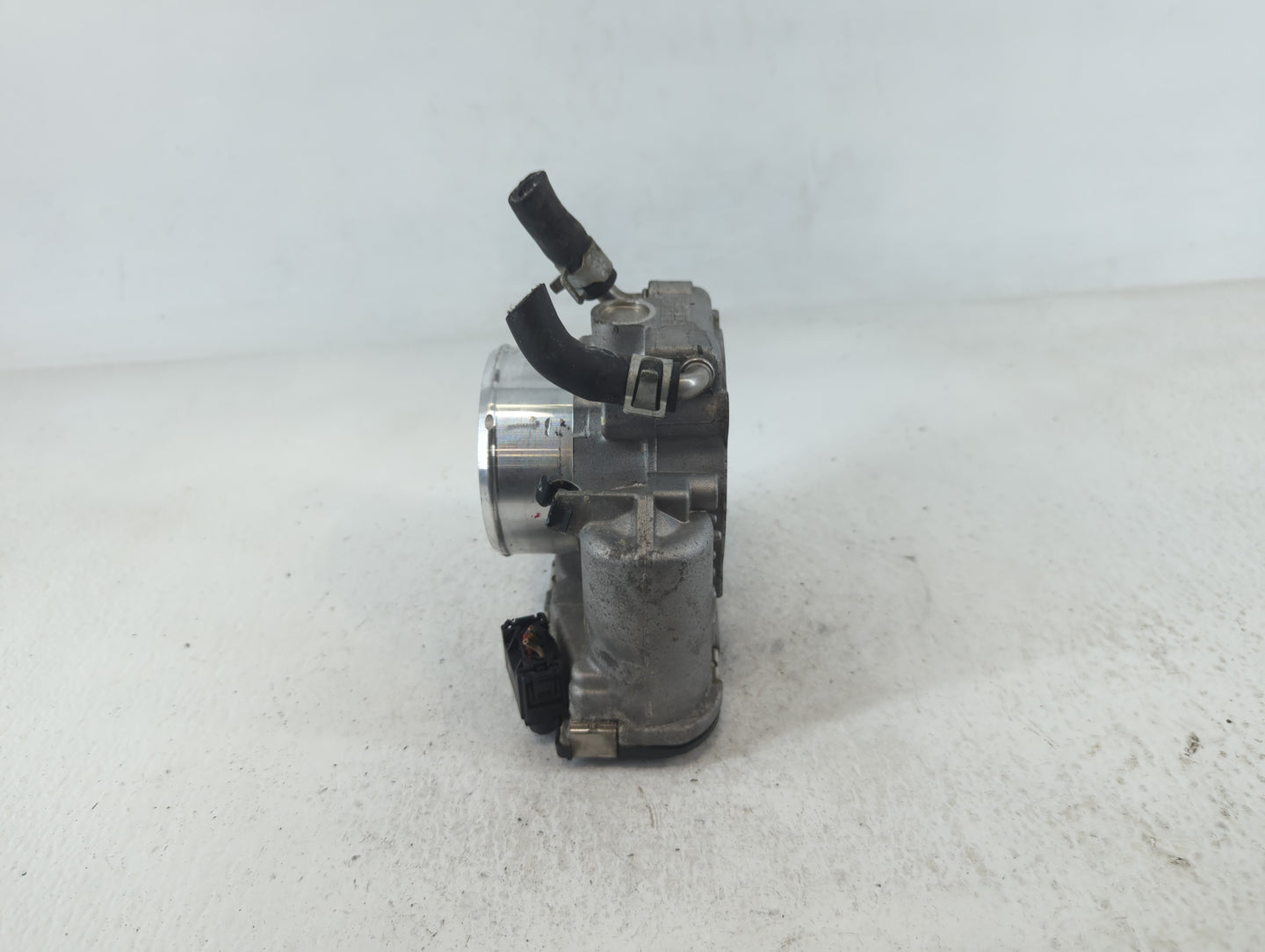 2017-2021 Kia Sportage Throttle Body P/N:35100-2G600 Fits Fits 2015 2016 2017 2018 2019 2020 2021 OEM Used Auto Parts - Oemu