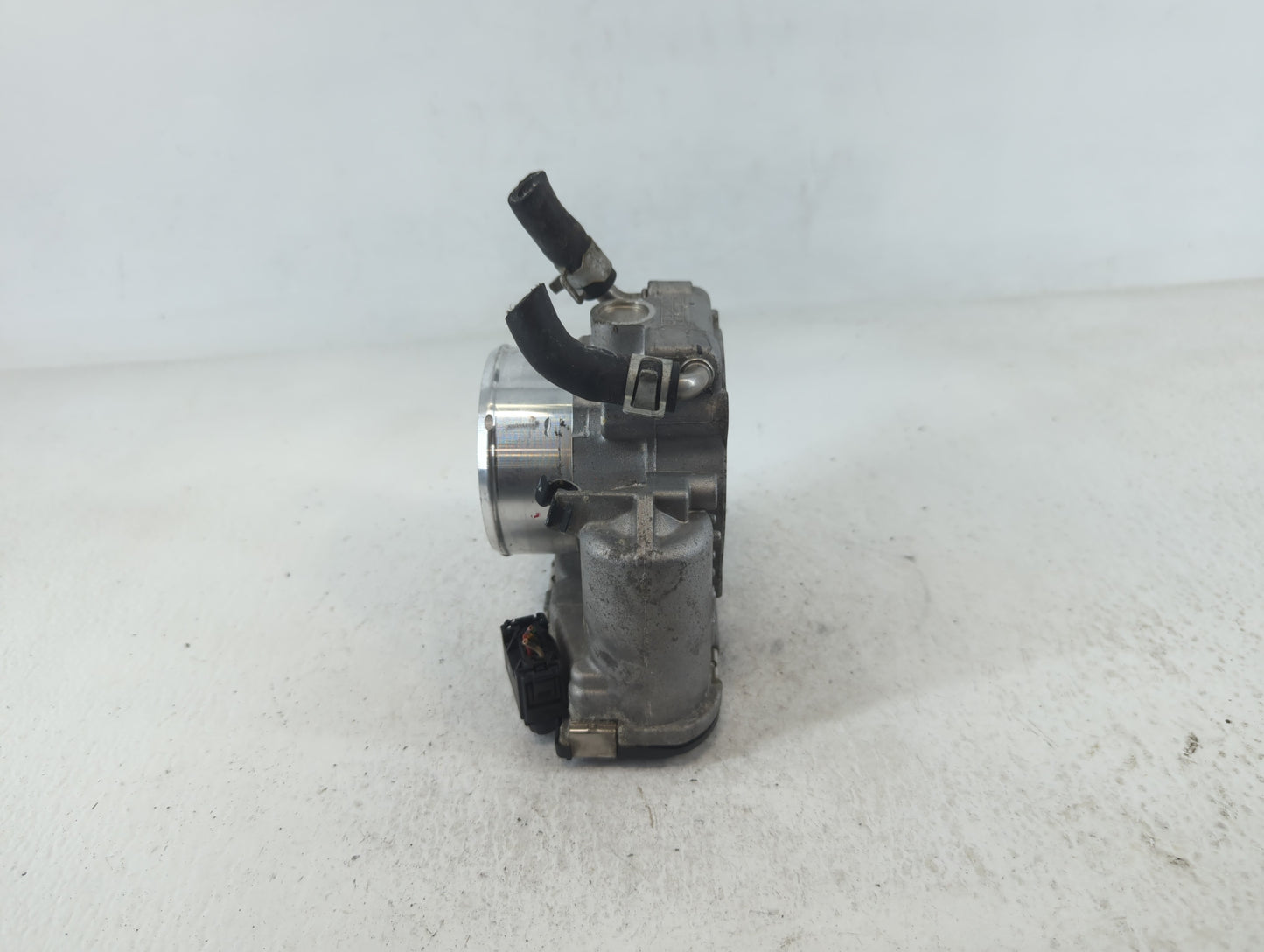 2017-2021 Kia Sportage Throttle Body P/N:35100-2G600 Fits Fits 2015 2016 2017 2018 2019 2020 2021 OEM Used Auto Parts - Oemu