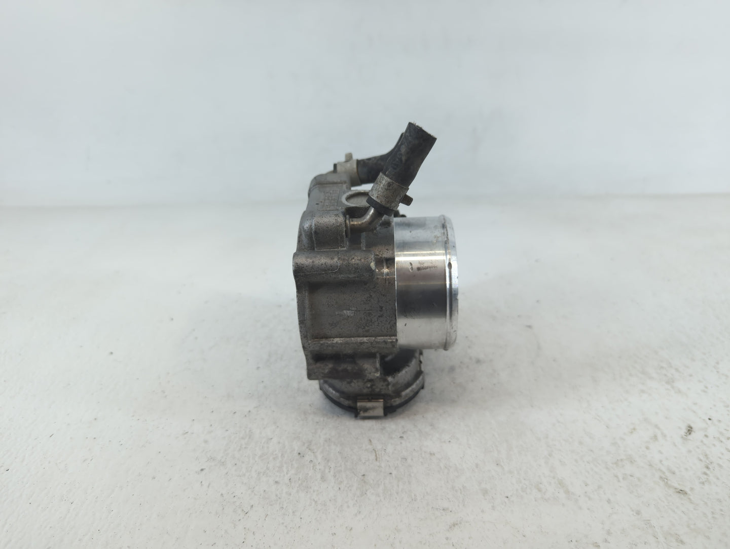 2017-2021 Kia Sportage Throttle Body P/N:35100-2G600 Fits Fits 2015 2016 2017 2018 2019 2020 2021 OEM Used Auto Parts - Oemu