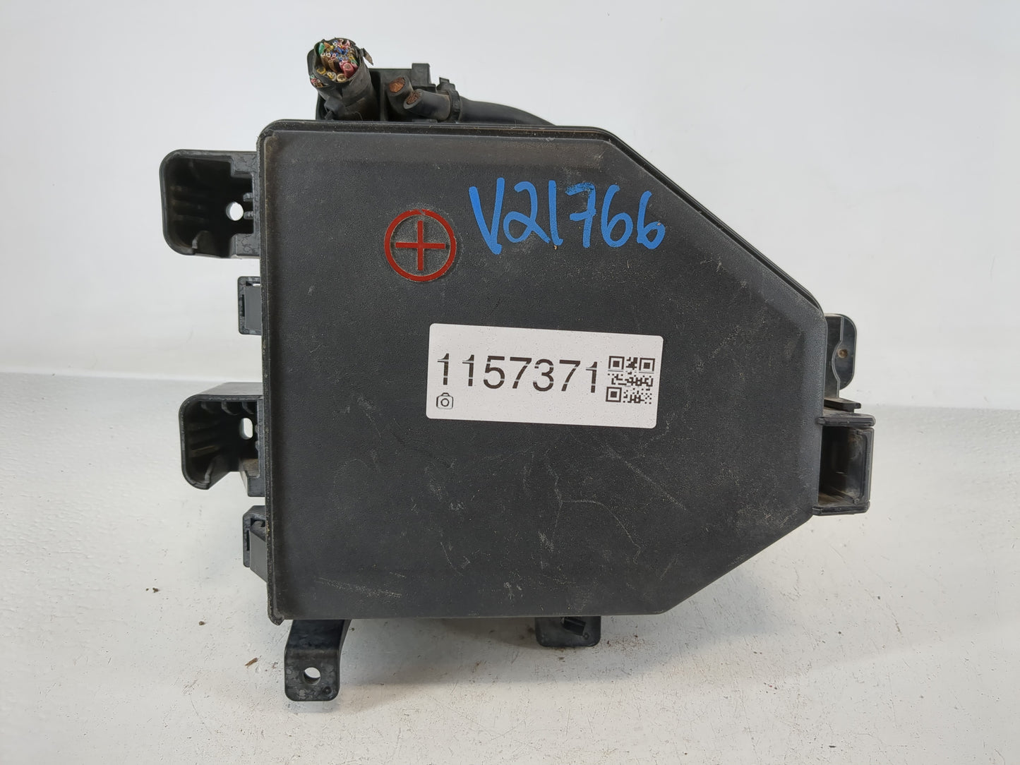 2018-2020 Kia Stinger Fusebox Fuse Box Panel Relay Module P/N:91950-J5822 Fits Fits 2018 2019 2020 OEM Used Auto Parts - Oem