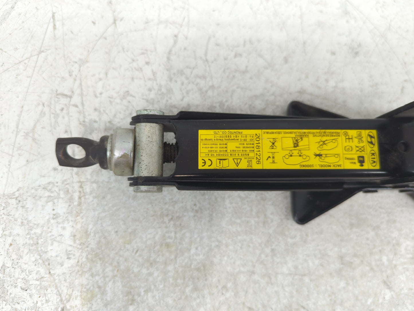 2019 Kia Stinger Spare Scissor Car Jack - Oemusedautoparts1.com