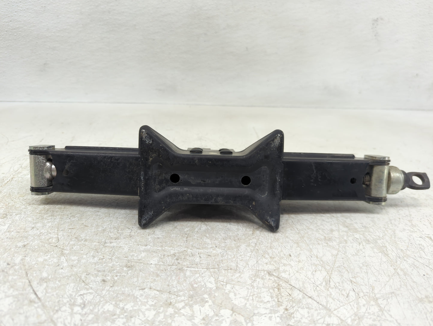 2019 Kia Stinger Spare Scissor Car Jack - Oemusedautoparts1.com