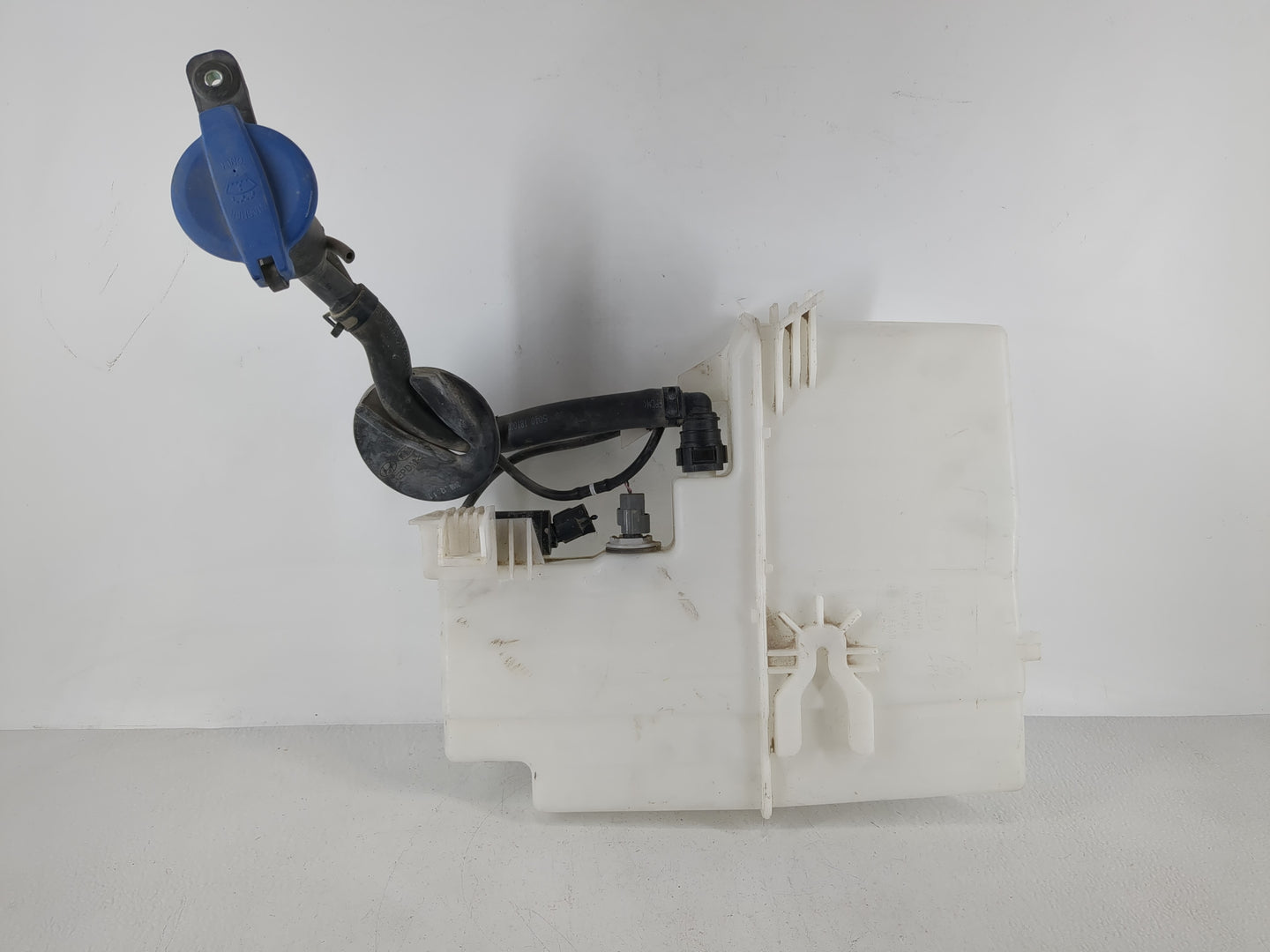 2018-2020 Kia Stinger Windshield Washer Fluid Reservoir Bottle Oem - Oemusedautoparts1.com