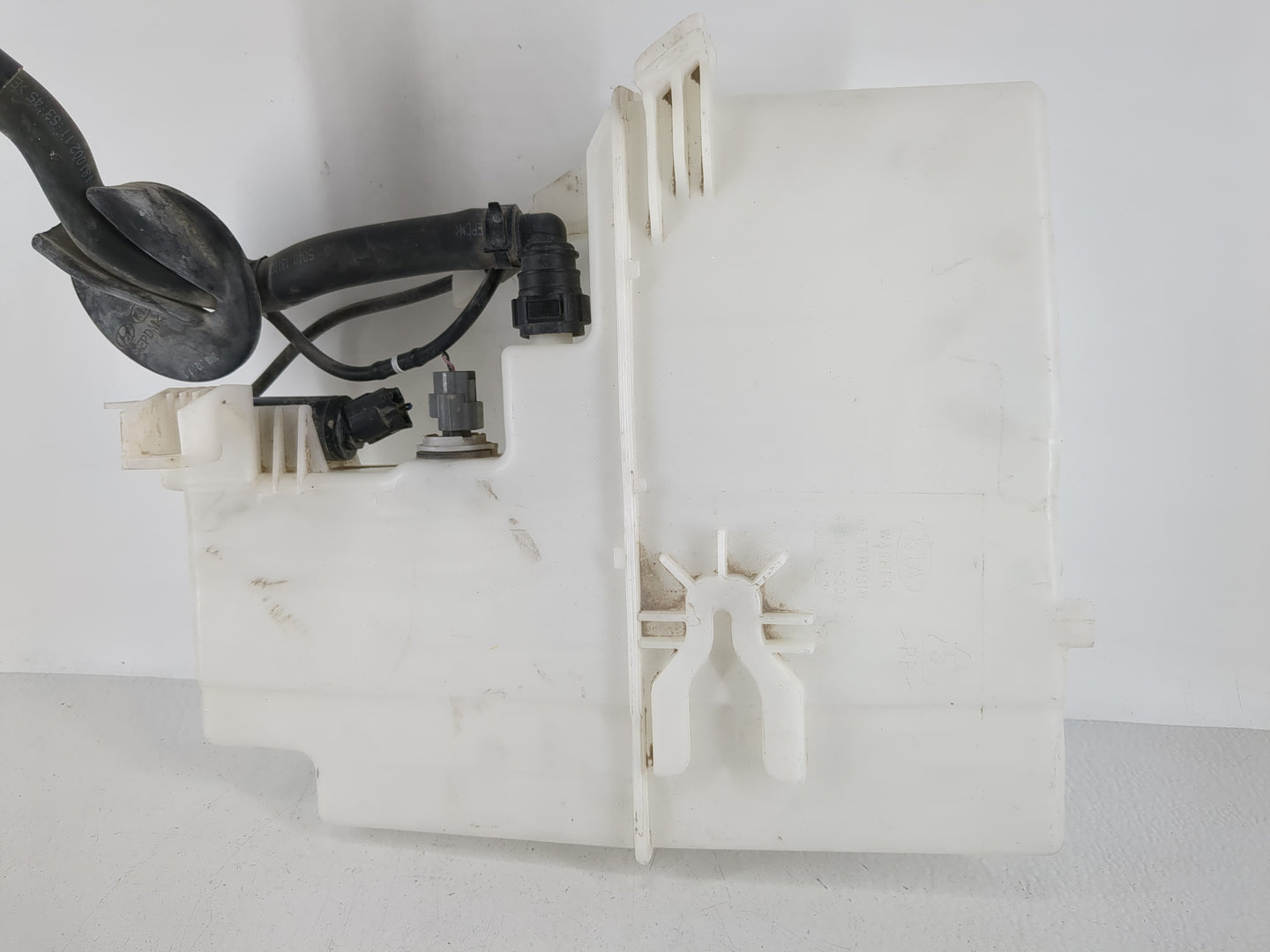 2018-2020 Kia Stinger Windshield Washer Fluid Reservoir Bottle Oem - Oemusedautoparts1.com