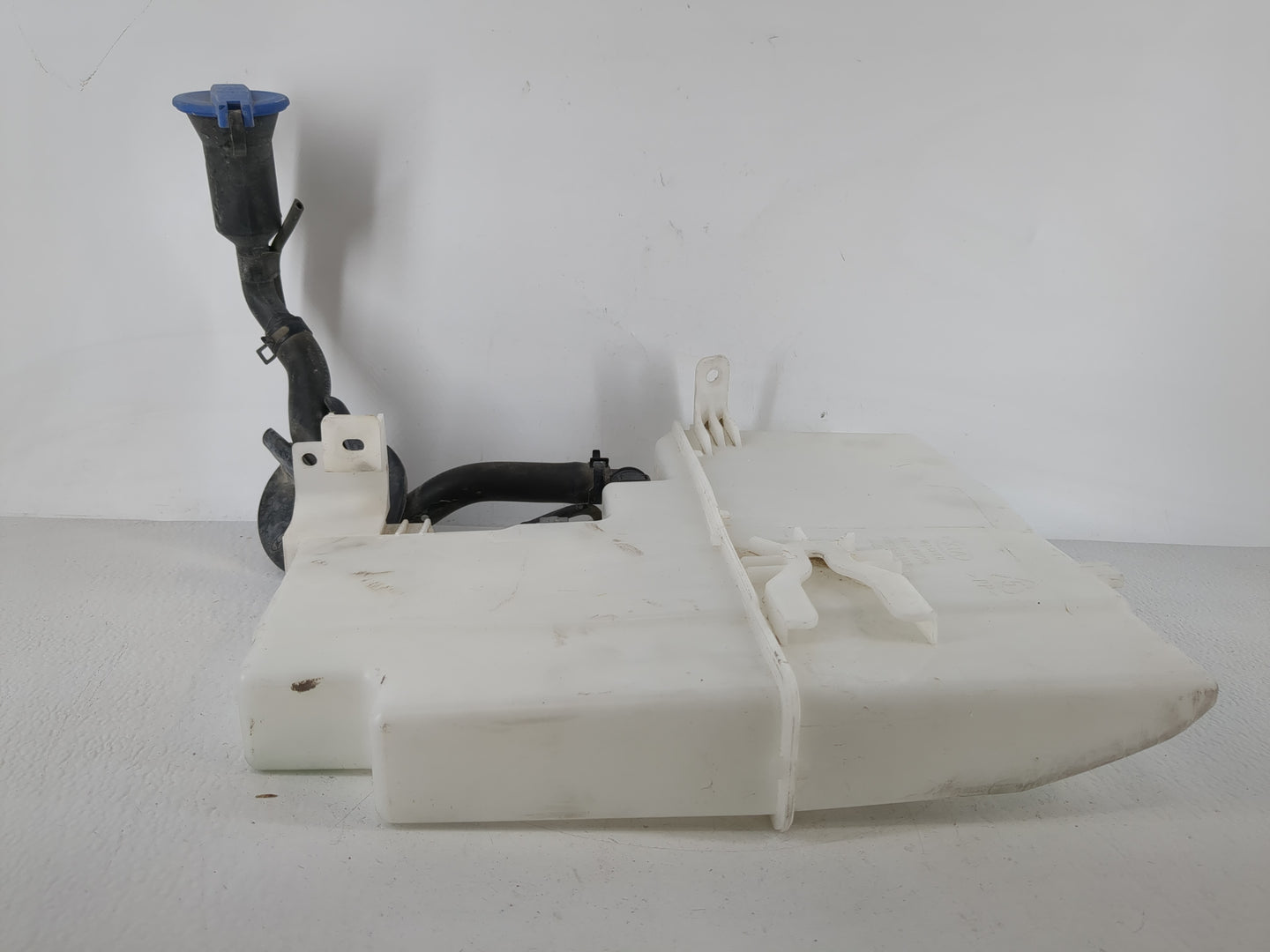 2018-2020 Kia Stinger Windshield Washer Fluid Reservoir Bottle Oem - Oemusedautoparts1.com